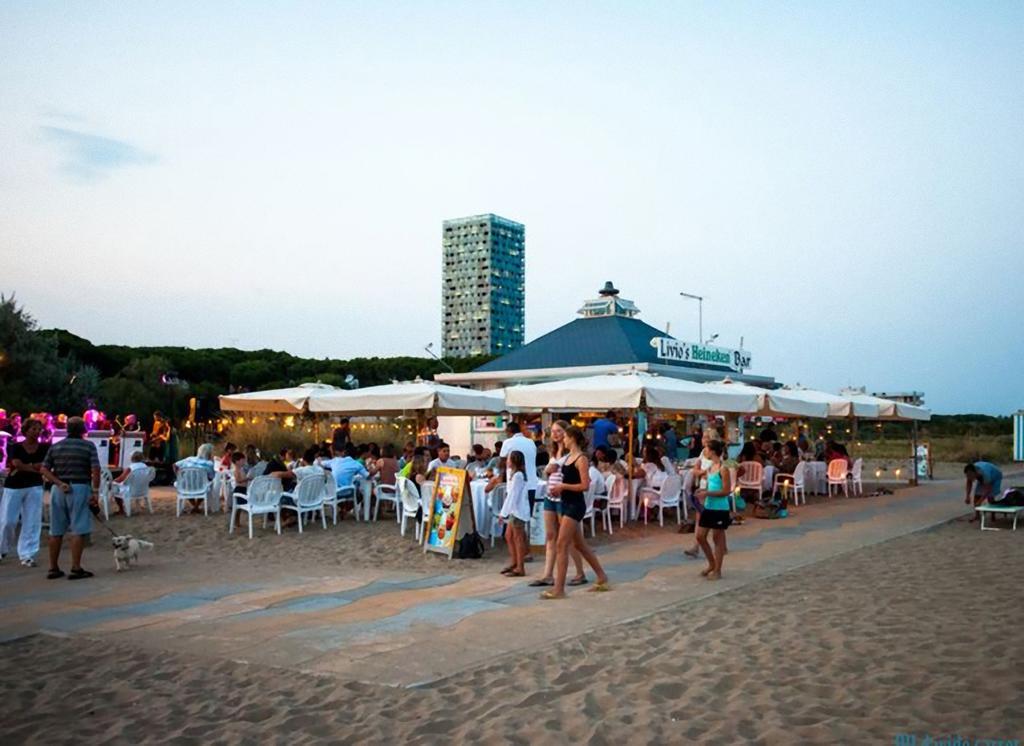 Villa Santin Carraro Immobiliare - Family Apartments Лідо-ді-Єзоло Екстер'єр фото